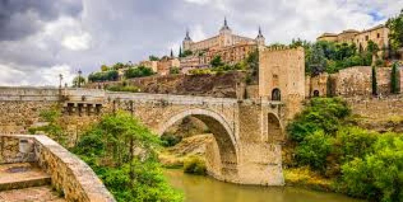 Toledo (Tulaytulah) di Spanyol.