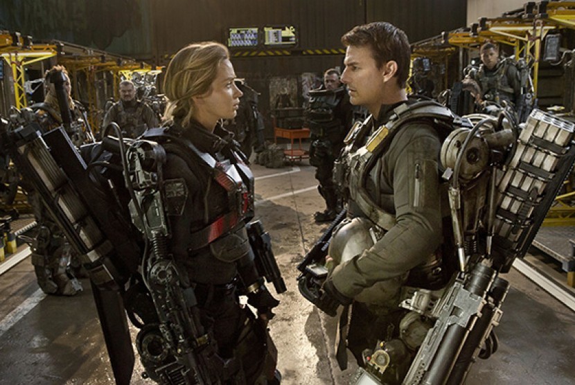 Tom Cruise dan Emily Blunt dalam film Edge of Tomorrow