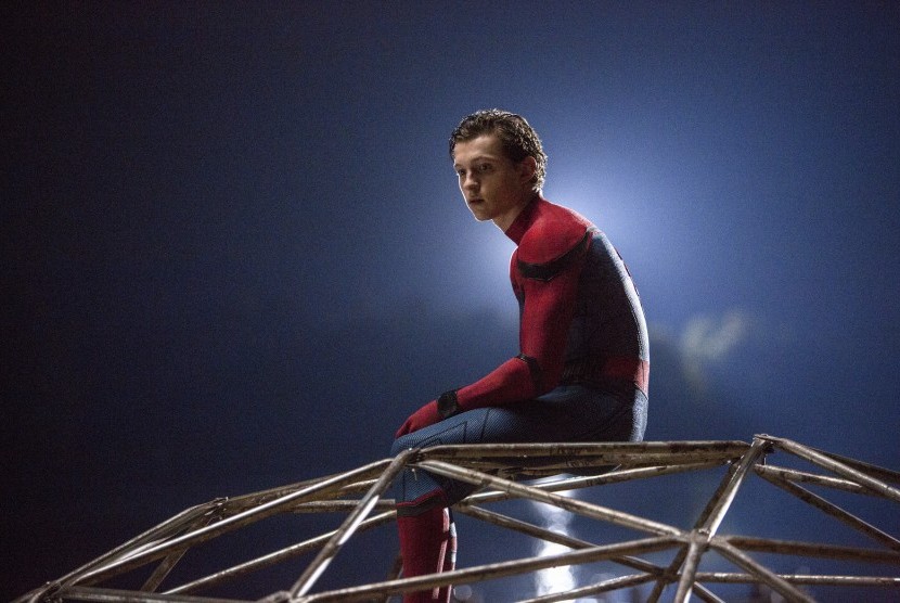 Tom Holland dalam Spider-Man: Homecoming. Film Spider-Man: No Way Home akan tayang pada Desember 2021.