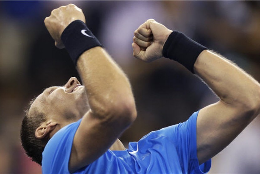  Tomas Berdych, petenis asal Cheska, meluapkan kegembiraannya usai menaklukan Roger Federer di perempat final Amerika Terbuka 2012 di New York pada Rabu (5/9). 