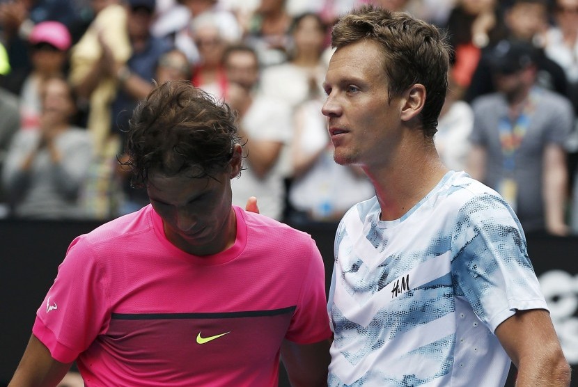 Tomas Berdych (R) of the Czech Republic reacts after defeating Rafael Nadal of Spain in their men's singles quarter-final match at the Australian Open 2015 tennis tournament in Melbourne January 27, 2015.