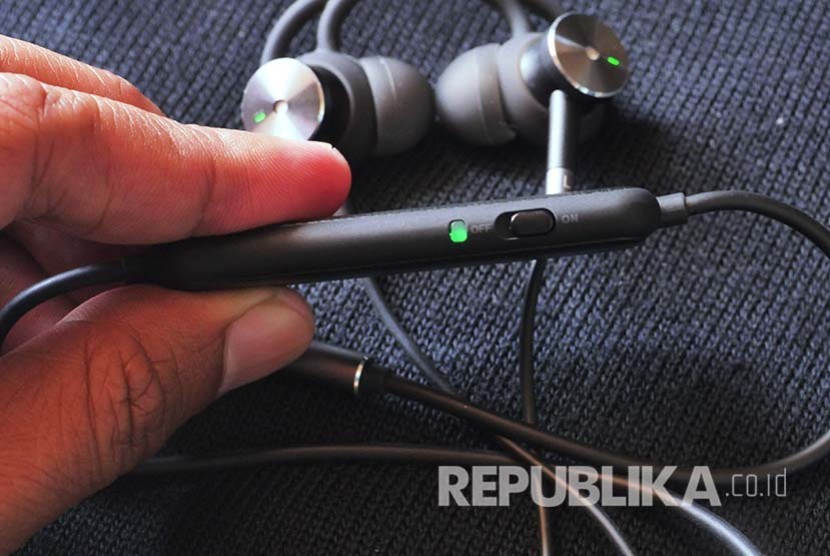 Fitur earbud powerbeats sudah tersebar di dunia maya (Foto: ilustrasi earbud)