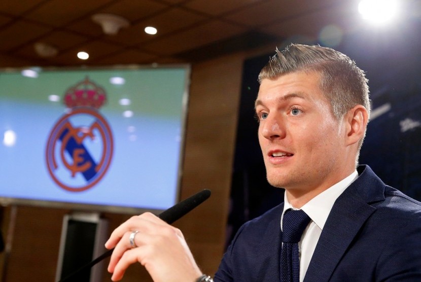 Toni Kroos berbicara dalam konferensi pers perpanjangan kontraknya.