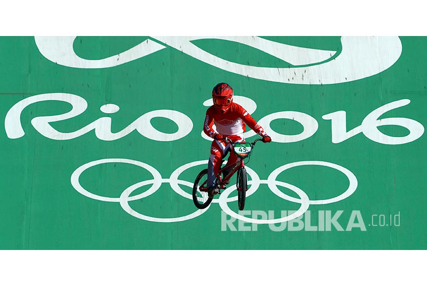 Toni Syarifudin pada kualifikasi BMX Olimpiade Rio