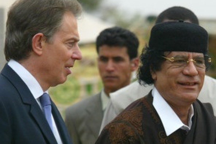 Tony Blair dan Qadafi pada 2004
