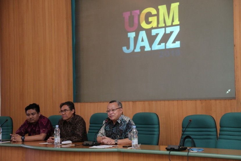 Tony Prasetiantono (kanan), saat konferensi pers UGM Jazz 2018 di Ruang Multimedia Universitas Gadjah Mada.