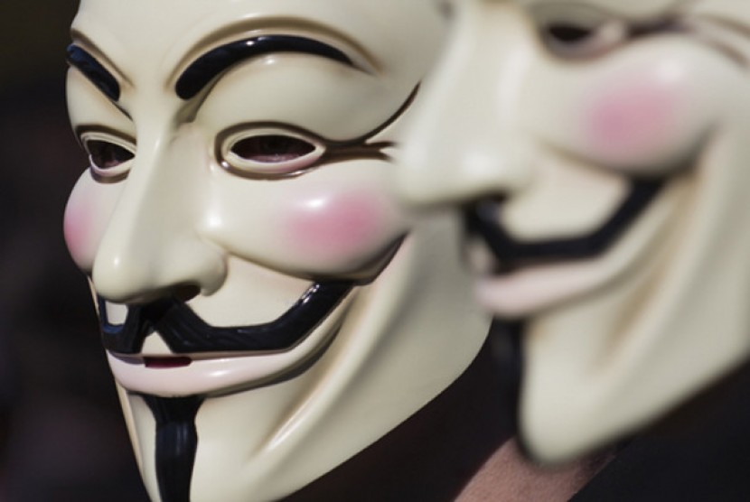 Topeng Guy Fawkes yang dijadikan simbol wajah grup hacktivist, Anonymous. Anonymous Gempur Rusia Lewat Serangan Siber