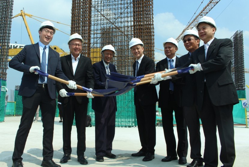 Topping Off Holland Village Jakarta
