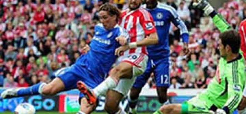 Torres di depan gawang Stoke City