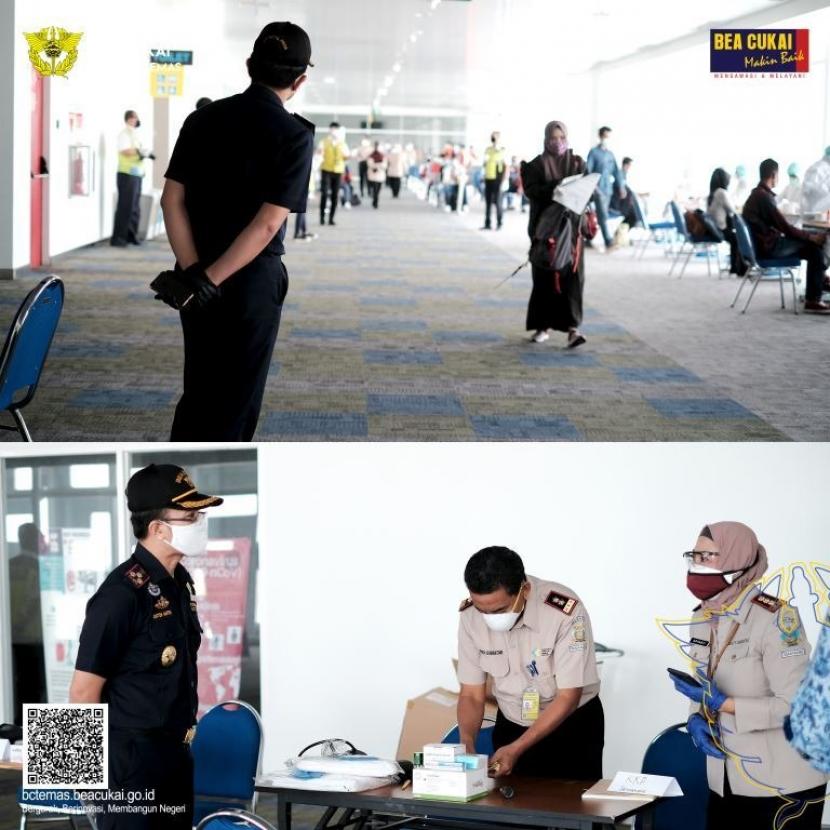 Total sejumlah 57 orang anggota PMI yang  tiba di Bandar Udara Internasional Jenderal Ahmad Yani Semarang pukul 08.17 WIB.