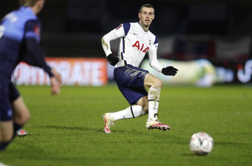 Gareth Bale saat membela Tottenham Hotspur.