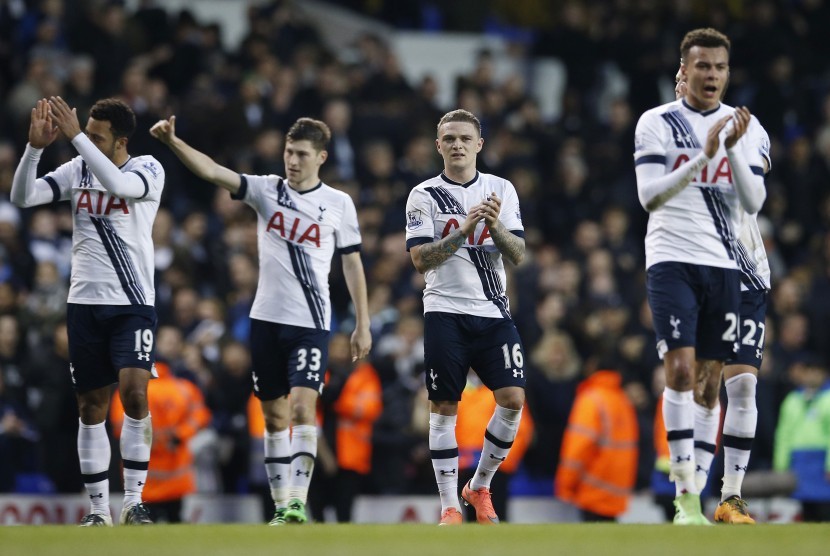 Tottenham Hotspur v Watford - Barclays Premier League - White Hart Lane - 6/2/16 Tottenham Hotspur players celebrate winning after the game