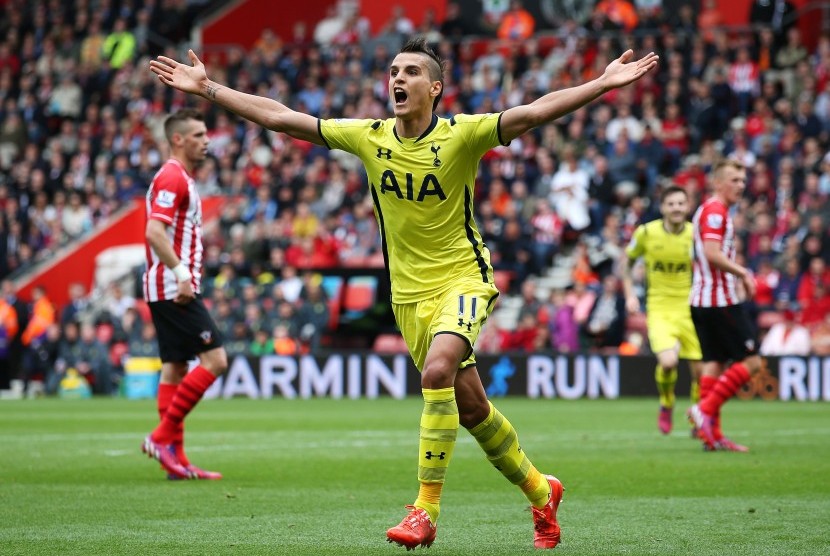 Tottenham's Erik Lamela celebrates scoring their first goal 