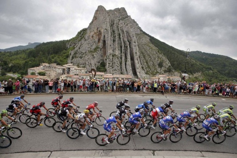 Tour de France (Dok). Tour de France 2020 akan start di Nice, Prancis, Sabtu akhir pekan ini di tengah ancaman peningkatan kasus Covid-19.