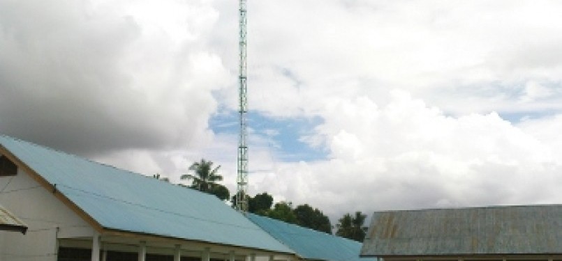 Tower internet di kompleks sekolah (ilustrasi)