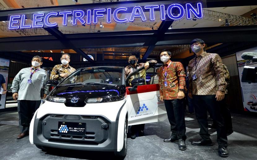 Toyota hadirkan semangat EV smart mobility pada  ajang Indonesia International Motor Show 2021.  PT Toyota Motor Manufacturing Indonesia (TMMIN) mengumumkan hasil ekspor mobil completely built-up (CBU) kuartal I 2021 sebanyak 49.200 unit. 