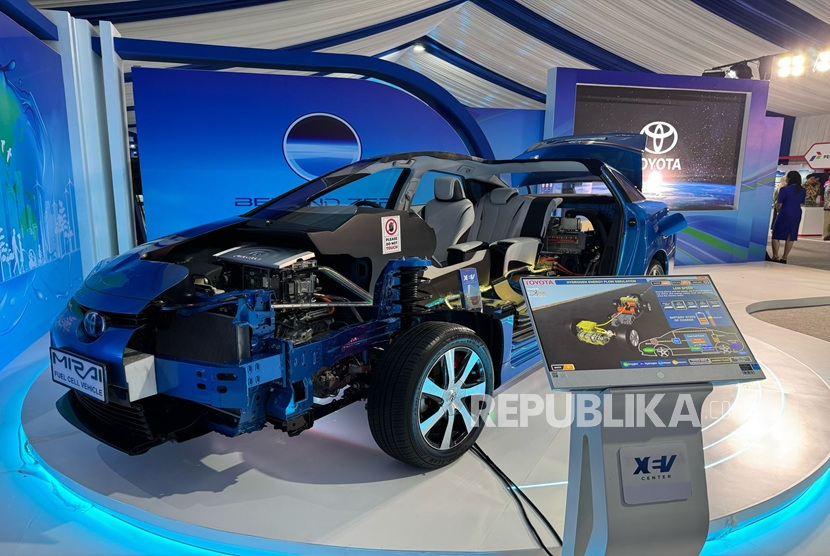 Toyota Indonesia, yang terdiri dari PT Toyota Motor Manufacturing Indonesia (TMMIN) dan PT Toyota Astra Motor (TAM), menghadirkan Beyond Zero: Mobilitas untuk Netralitas Karbon sebagai pameran solusi mobilitas hijau. Acara ini menampilkan teknologi multi-pathway yang terangkum dalam tiga pilar utama, yaitu solusi mobilitas, solusi energi, dan solusi data.