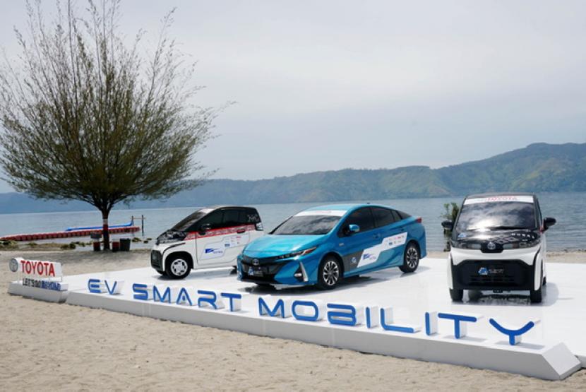 Toyota memperluas jangkauan EV Smart Mobility Project dengan mengadakan kegiatan popularisasi ekosistem kendaraan listrik di kawasan wisata Danau Toba, Sumatra Utara. Foto ilustrasi. 