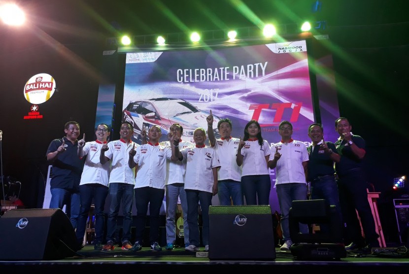 Toyota Team Indonesia (TTI) saat menggelar perayaan. 