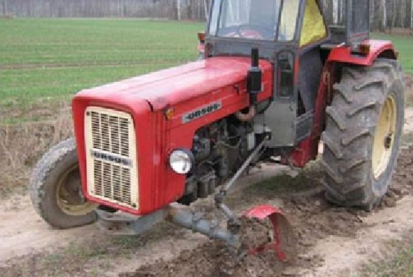 Traktor yang dikemudikan Marcin
