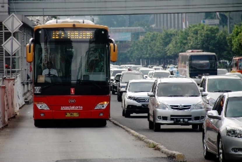 Bus TransJakarta. 