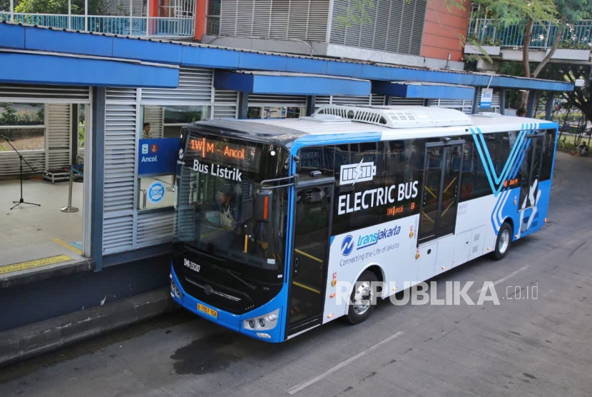 Transjakarta rute Blok M-Ancol resmi beroperasi.