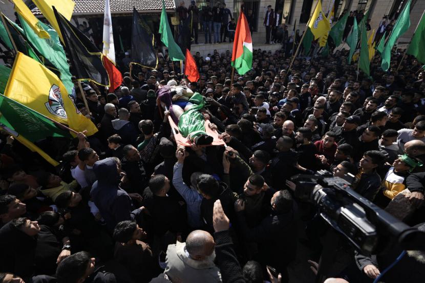  Translation types Text translation ENGLISH INDONESIAN Source text Palestinian mourners carry the body of Ahmed Daraghmeh, draped in the Hamas flag, during his funeral in the West Bank city of Nablus, Thursday, Dec. 22, 2022. Palestinian medics say Israeli forces have shot dead the 23-year-old man and wounded several others during clashes in the occupied West Bank. Daraghmeh was mortally wounded early Thursday when Palestinian militants exchanged fire with Israeli troops that entered the city of Nablus to escort Jewish worshippers to a site known as the biblical Joseph