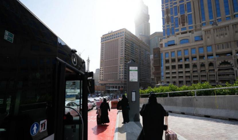 Transportasi umum bus di Makkah, Arab Saudi. Otoritas Transportasi Arab Saudi Perkenalkan Aturan Layanan Bus Kota