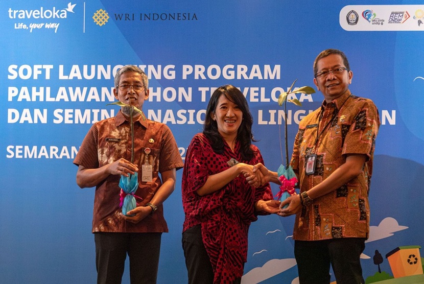 Traveloka bersama dengan World Resources Institute (WRI) Indonesia dan Badan Eksekutif Mahasiswa (BEM) Universitas Diponegoro (UNDIP) menggelar soft launching program Pahlawan Pohon Traveloka