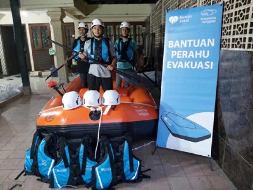 Traveloka Tanggap memfasilitasi perahu evakuasi dan pelengkapan penunjang untuk membantu banjir Jakarta.
