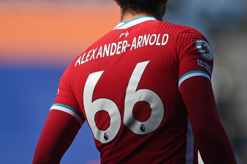 Trent Alexander-Arnold dari Liverpool berlari selama pertandingan sepak bola Liga Premier Inggris antara Leicester City dan Liverpool di Stadion King Power di Leicester, Inggris, Sabtu, 13 Februari 2021. 