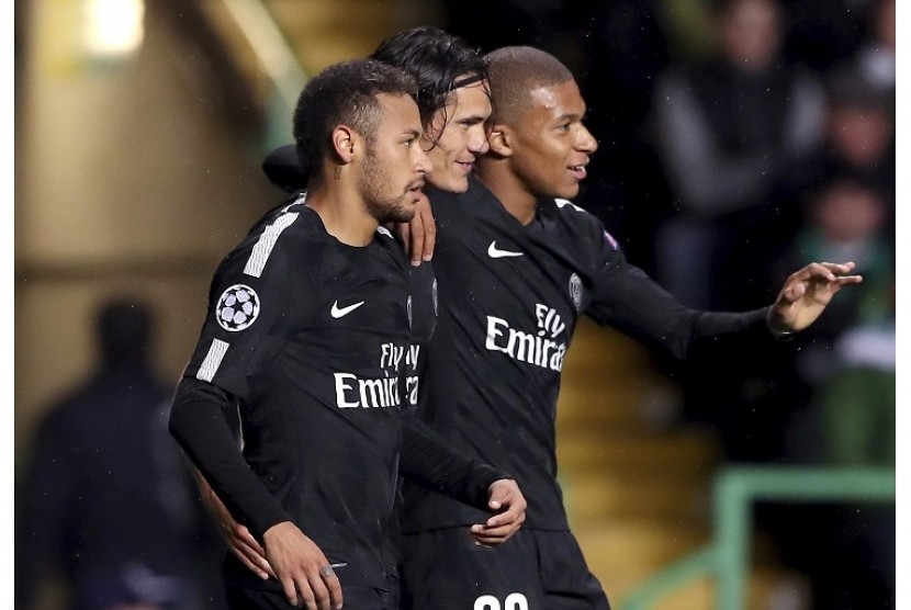 Trio penyerang Paris Saint-Germain: (dari kiri) Neymar, Edinson Cavani, dan Kylian Mbappe.