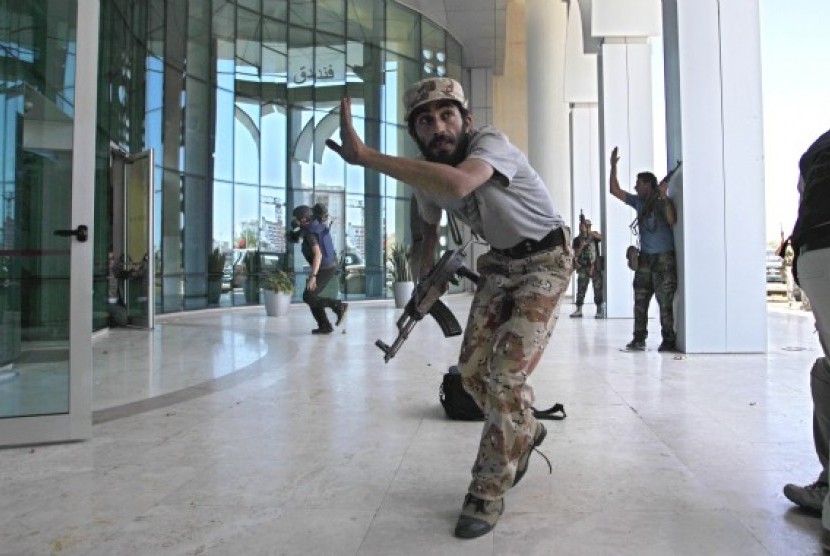 Tripoli's five-star Corinthia Bab Africa Hotel, where numerous foreign journalists were based in recent days, came under attack Thursday.