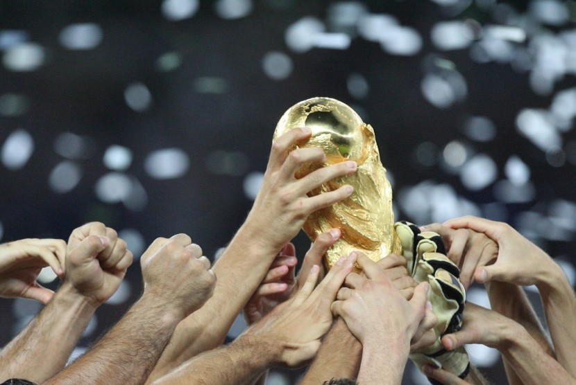 Trofi Piala Dunia yang akan kembali diperebutkan di Piala Dunia 2022 Qatar.