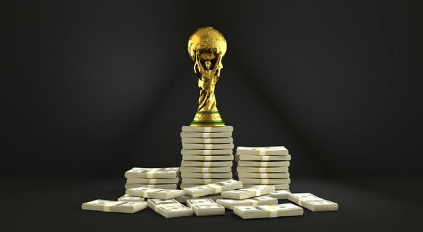 Trofi Piala Dunia. Piala Dunia 2026 akan memainkan 100 lebih pertandingan. 