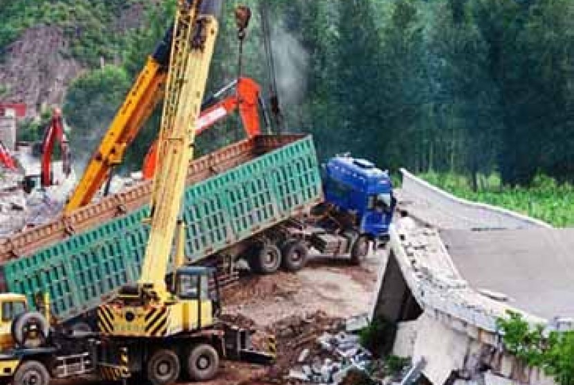 Truk di Cina yang bikin ambruk jembatan