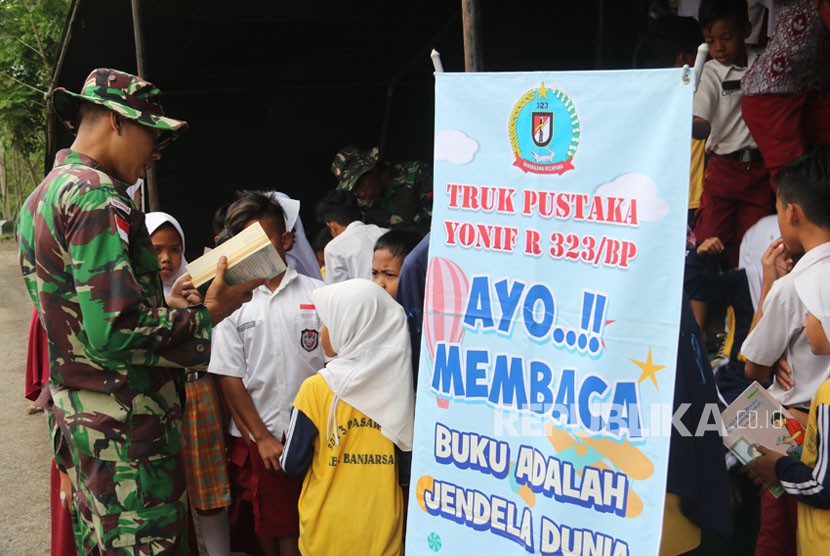 Truk Pustaka Yonif Raider 323 Kostrad Cerdaskan Anak Bangsa