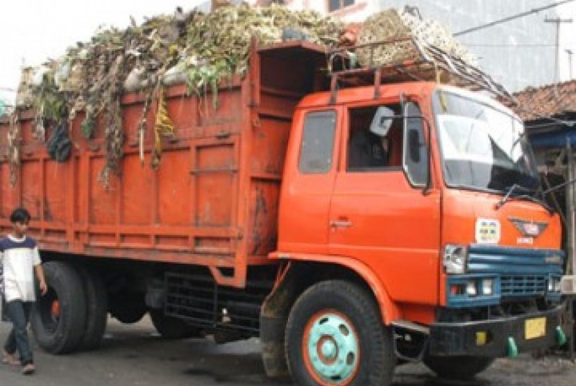 Puluhan Truk  Sampah Hibah DKI di  Bekasi  Rusak Republika 