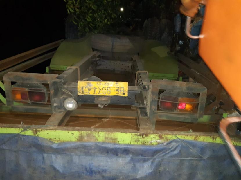 Truk tronton tabrak 11 motor di depan pintu tol Bakauheni, Lampung, Ahad (8/3), tiga meninggal satu luka. 