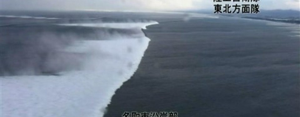 Tsunami yang melanda Jepang 11 Maret lalu.