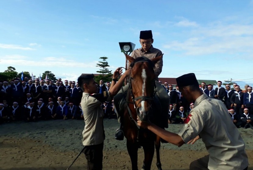 Tuan Guru Bajang (TGB) saat berkuda diEco Pesantren Daarut Tauhid, Parongpong, Kabupaten Bandung  Barat, Jabar