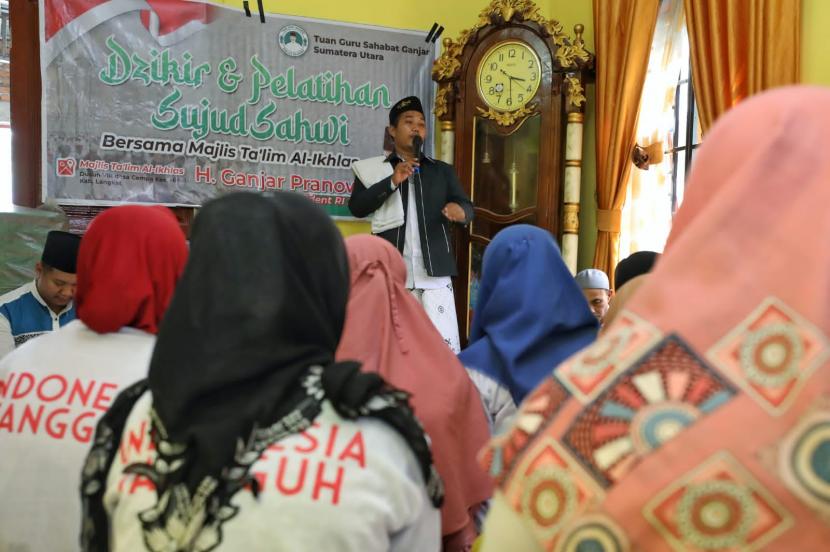 Tuan Guru Sahabat (TGS) Sumatra Utara (Sumut) mengadakan dzikir dan pelatihan Sujud Sahwi bersama Majelis Ta’lim Al-Ikhlas di Dusun VIll, Desa Cempa, Kecamatan Hinai, Kabupaten Langkat, Sumut. 