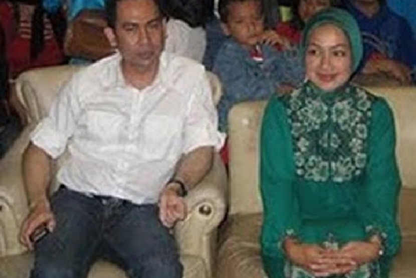 TUbagus Chaeri Wardana dan istrinya Airin Rachmi Diany 