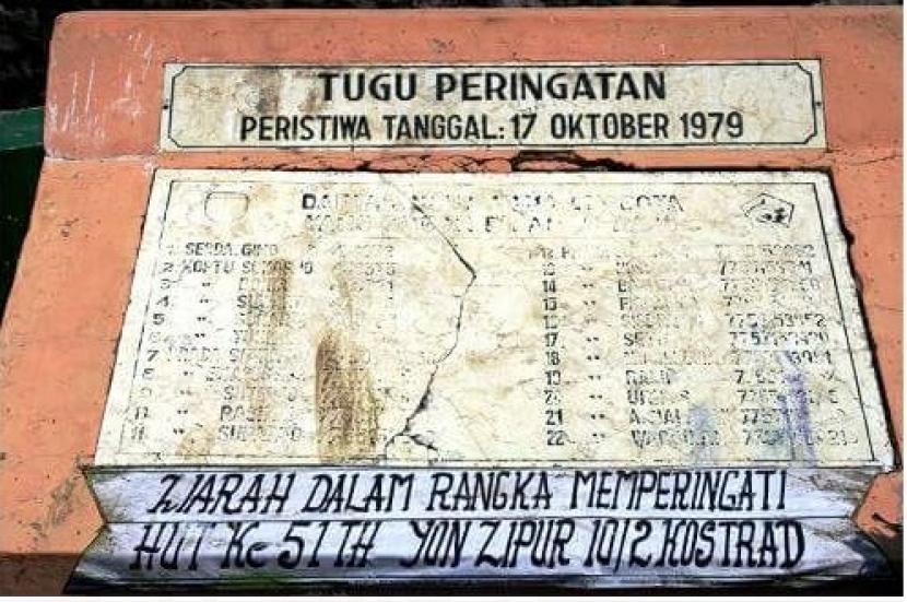 Tugu peringatan untuk mengenang 22 anggota pasukan pendarat amfibi TNI AD yang gugur di danau Ranu Grati, Kabupaten Pasuruan pada 17 Oktober 1979.