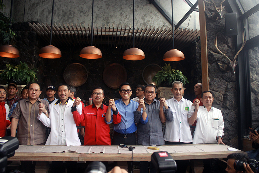 Tujuh partai besar mengadakan pertemuan menghadapi Pilkada DKI Jakarta  2017. Dalam pertemuan tersebut koalisi tujuh partai atau koalisi kekeluargaan ini membeberkan kriteria yang akan diusung untuk Pilgub Jakarta 2017. Jakarta, Senin (8/8).