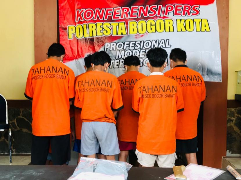 Tujuh pelaku penyerangan warga di Jalan Cemplang Baru, Cilendek Barat, Bogor Barat berhasil ditangkap Polresta Bogor Kota. 