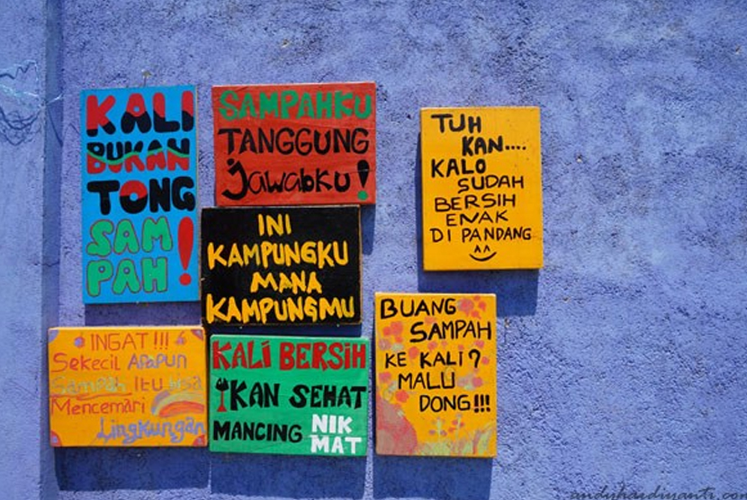 Tulisan di kampung warna warni Lombok.