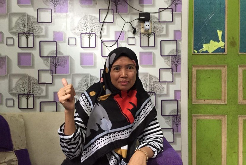  Tumor Tulang tak Runtuhkan Asa Enok