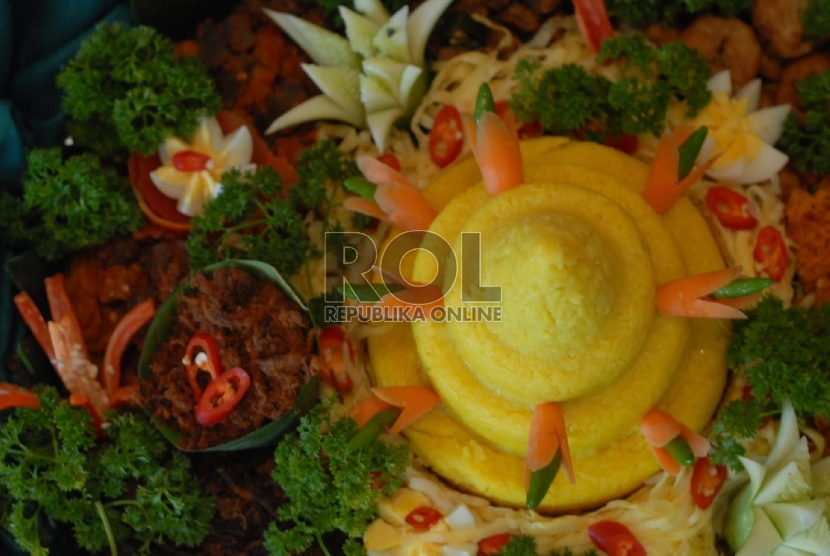 Tumpeng, kuliner khas Indonesia.