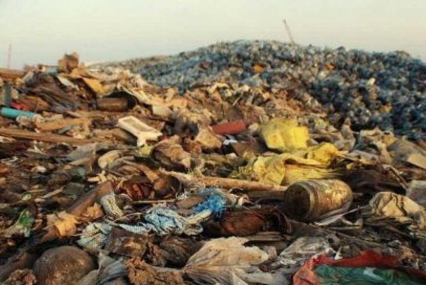 Tumpukan sampah padat dan material beracun di Pulau Thilafushi, Maldives